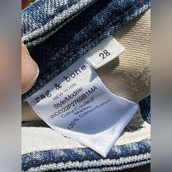 rag & bone
Rosa Mid-Rise Boyfriend Jeans - Picture 12 of 16